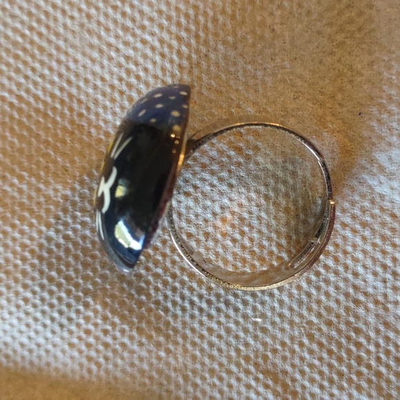 Hand painted ring - Picture 2 of 3